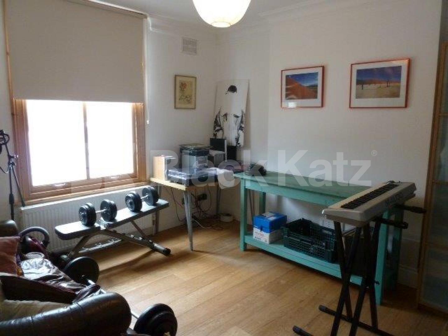 			STUNNING 2 BEDROOM PERIOD CONVERSION, 2 Bedroom, 1 bath, 1 reception Flat			 Stapleton Hall Road, FINSBURY PARK-STROUD GREEN